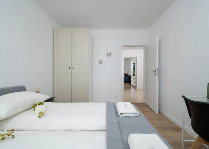 Miedziana 6 & 18 With Free Garage By Renters * Breslavia