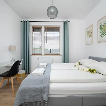 Miedziana 6 & 18 With Free Garage By Renters * Wroclaw
