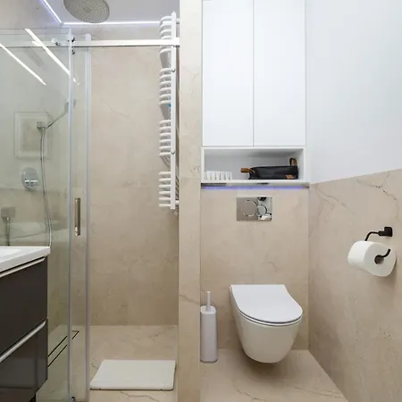 Miedziana 6 & 18 With Free Garage By Renters Apartment *