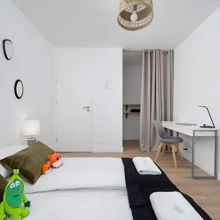 Miedziana 6 & 18 With Free Garage By Renters Apartment Wroclaw