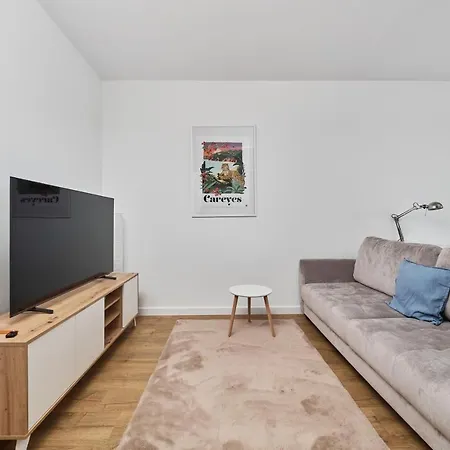 Miedziana 6 & 18 With Free Garage By Renters Apartment