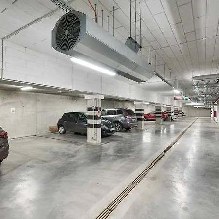 Miedziana 6 & 18 With Free Garage By Renters Wroclaw