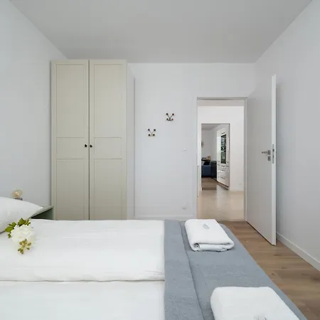 Miedziana 6 & 18 With Free Garage By Renters * Wroclaw