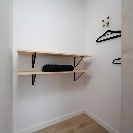 Miedziana 6 & 18 With Free Garage By Renters Apartment